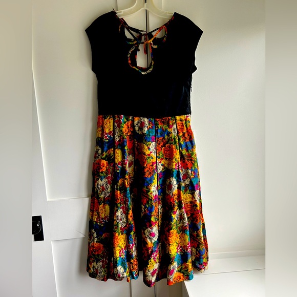 Cap-sleeved Anthro dress - fun bodice/back & slip detail. Side zipper. - Picture 1 of 6